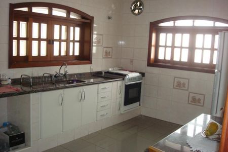3_photo/94cfaa05f9.4d21696e34f451c0-ATLAS-a936737e-6616-4656-8736-c04417f4e010.jpg de casa à venda com 3 quartos, 307m² em Jardim Ipes, Cotia
