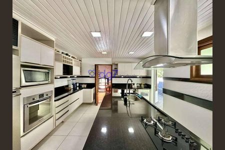 6_photo/94cfaa0641.e9bc35269128f7e8-ATLAS-11ca49d4-709f-4e34-884a-edcdcb9f78db.jpg de casa de condomínio à venda com 3 quartos, 342m² em Jardim Ipes, Cotia