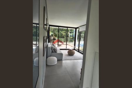 3_photo/94cfaa06fb.93b8fa184532727f-ATLAS-8221bfea-6a9e-437d-9fc9-d3907b2fd0ce.jpg de casa à venda com 3 quartos, 130m² em Jardim Sabiá, Cotia