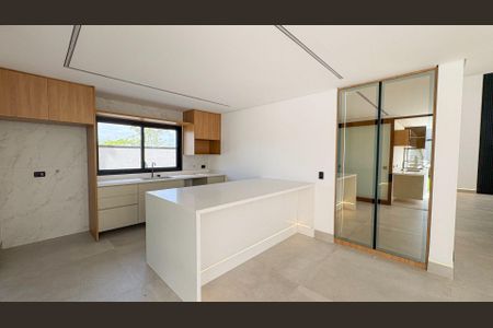 8_photo/94cfaa07b3.2166fbebe8fc1b24-ATLAS-4e1643b7-c776-41f0-90db-5144846a16d8.jpg de casa de condomínio à venda com 5 quartos, 411m² em Jardim Ipes, Cotia