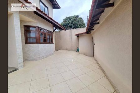 10_photo/94cfaa07ff.0cdd0262bd66ed83-ATLAS-3150521a-bf05-457c-aafe-2e44a2d6cabd.jpg de casa à venda com 4 quartos, 289m² em Jardim dos Ipes, Cotia