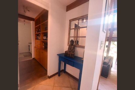 14_photo/94cfaa10ed.7a37549eceeba21f-ATLAS-0102b834-82ef-4d04-94aa-09680cf9c71b.jpg de casa à venda com 3 quartos, 475m² em Parque Dom Henrique, Cotia