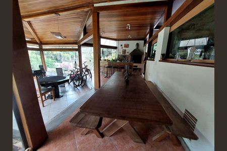 20_photo/94cfaa10ed.7a37549eceeba21f-ATLAS-69f0d146-7c71-4713-b355-ca265aa2a35a.jpg de casa à venda com 3 quartos, 475m² em Parque Dom Henrique, Cotia