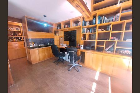 1_photo/94cfaa10ed.7a37549eceeba21f-ATLAS-7fd16cbc-d471-4e00-a2f9-d2e30e4640e1.jpg de casa à venda com 3 quartos, 475m² em Parque Dom Henrique, Cotia