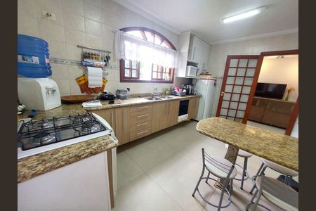 15_photo/94cfaa1add.719fbdc320448c84-ATLAS-012e6a89-357e-4297-ba77-eb2dcda7b6a0.jpg de casa à venda com 3 quartos, 257m² em Jardim Belizário, Cotia