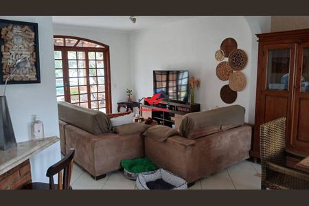 48_photo/94cfaa1add.719fbdc320448c84-ATLAS-3e6f15bc-d4f8-4eed-b93a-e0f410002647.jpg de casa à venda com 3 quartos, 230m² em Jardim Belizário, Cotia