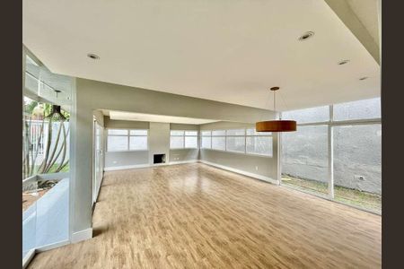 11_photo/94cfaa1baf.826aa08d214c4ef3-ATLAS-4e2f1016-098e-4e5b-a022-47aa68545a29.jpg de casa de condomínio à venda com 3 quartos, 400m² em Jardim Belizário, Cotia