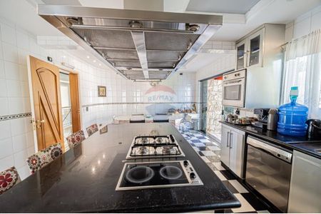 2_photo/94cfaa1de9.56f87905458f71eb-ATLAS-0ccf69f9-10eb-4e80-a79f-a40b64db56a5.jpg de casa à venda com 3 quartos, 1021m² em Parque Dom Henrique, Cotia