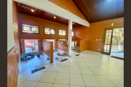 11_photo/94cfaa2b93.4dd7d17537f926b6-ATLAS-077cfe53-dc8f-4490-8c55-c5d5f1debfb0.jpg de casa à venda com 5 quartos, 650m² em Condomínio Meu Recanto, Embu das Artes