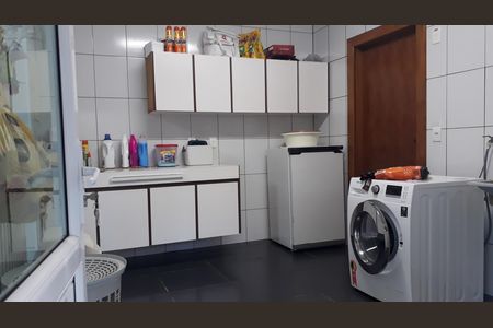 26_photo/94cfaa2b93.4dd7d17537f926b6-ATLAS-d964b6e4-a7b0-49f8-b9cc-19f4a59d41e2.jpg de casa à venda com 5 quartos, 650m² em Condomínio Meu Recanto, Embu das Artes