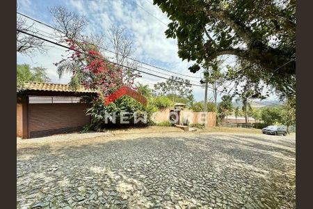 2_photo/94cfaa42c1.70d34e1d457a0501-ATLAS-40adea5c-7832-4f8d-ac0a-08393ce3f4cd.jpg de casa à venda com 4 quartos, 354m² em Rio Cotia, Cotia