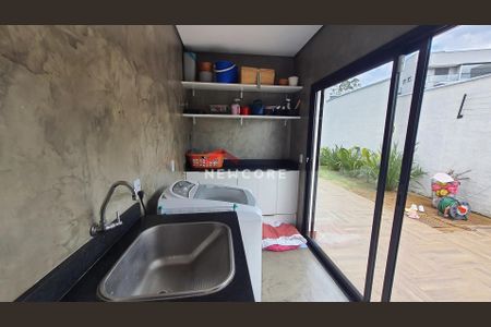 37_photo/94cfaa569f.821bca6a381fcd78-ATLAS-1dbda90d-d35b-44ce-b0ed-e00ce35b3348.jpg de casa de condomínio à venda com 4 quartos, 390m² em Mundo Real, Embu das Artes