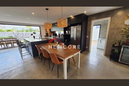 19_photo/94cfaa569f.821bca6a381fcd78-ATLAS-7381081b-e3fb-42a0-bb87-81c7fca834d4.jpg de casa de condomínio à venda com 4 quartos, 390m² em Mundo Real, Embu das Artes