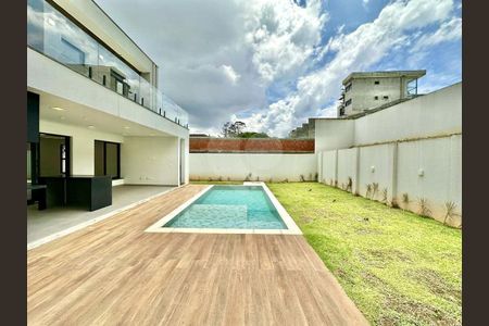 28_photo/94cfaa56a1.ae3d86bef28e162d-ATLAS-2c25dffd-d68d-43f7-aab7-6d714c697d08.jpg de casa de condomínio à venda com 3 quartos, 303m² em Mundo Real, Embu das Artes