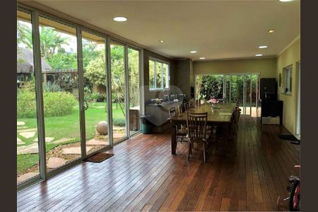 8_photo/94cfaa577b.437e93a170927d21-ATLAS-c87a4c4e-1601-477b-bc49-bce1ffed31e3.jpg de casa de condomínio à venda com 4 quartos, 585m² em Rio Cotia, Embu das Artes