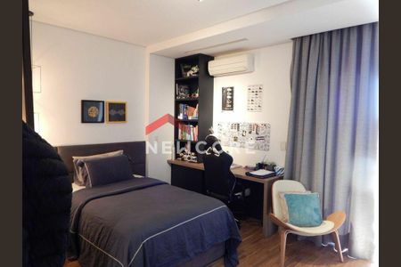 47_photo/94cfaa5983.4f01e810a805cb87-ATLAS-b12007ef-2c01-4f8f-b9bc-d62e32da68ba.jpg de casa de condomínio à venda com 4 quartos, 832m² em Rio Cotia, Cotia