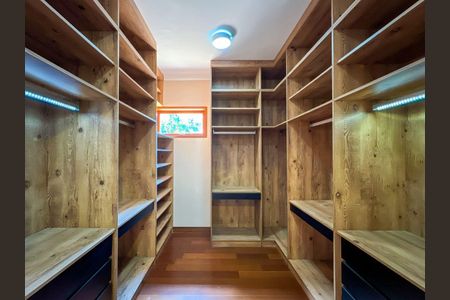 21_photo/94cfaa59c1.0473144d3f262afb-ATLAS-e0380c04-68a1-4712-9d27-ced2da9f144d.jpg de casa de condomínio à venda com 4 quartos, 600m² em Rio Cotia, Embu das Artes