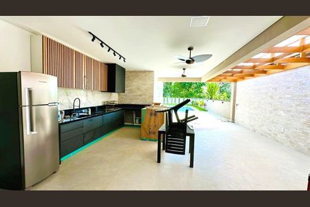 5_photo/94cfaa5a21.adea7a1cd79bc600-ATLAS-4e0d3e2f-24f8-4cd0-a1dd-5ac9a65775c3.jpg de casa de condomínio à venda com 4 quartos, 370m² em Rio Cotia, Cotia