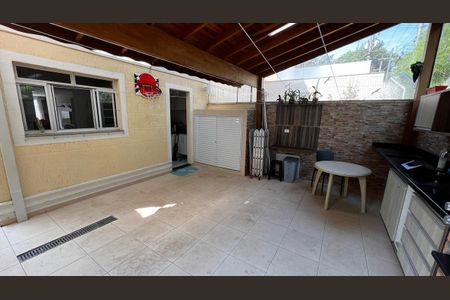 11_photo/94cfaa5c8b.5820dc4e695f5414-ATLAS-a7564be5-176f-474f-a882-19d9a4086538.jpg de casa de condomínio à venda com 3 quartos, 112m² em Paisagem Renoir, Cotia