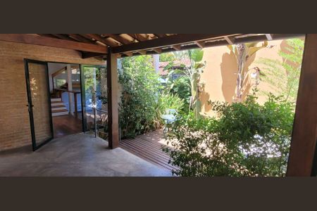 2_photo/94cfaa60a1.4cea1a0b3f6bbd2f-ATLAS-c3f86223-f831-49f9-a4c2-021a6c13d324.jpg de casa de condomínio à venda com 3 quartos, 250m² em Jardim das Flores, Cotia