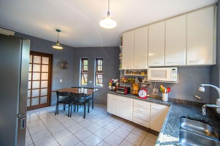 25_photo/94cfaa60cb.08f922be3a726ba4-ATLAS-c69db3c6-89c2-4234-86ff-c4c541d14445.jpg de casa de condomínio à venda com 4 quartos, 217m² em Algarve, Cotia