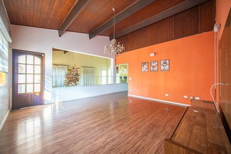 4_photo/94cfaa674d.935c805baf9a7d1f-ATLAS-182a5d9e-f83f-4c75-91c0-fd8a013bd16b.jpg de casa de condomínio à venda com 3 quartos, 380m² em Jardim das Flores, Cotia