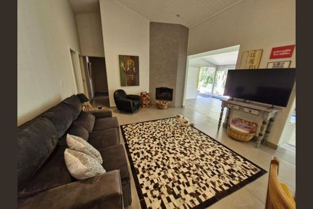 4_photo/94cfaa6753.fab4721eb95379fc-ATLAS-3f18fb00-c7a1-4df0-b239-cd8d383a9315.jpg de casa de condomínio à venda com 4 quartos, 330m² em Algarve, Cotia