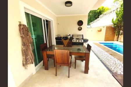 2_photo/94cfaa67eb.45271839fdff77b1-ATLAS-bb42ad24-86aa-4d7b-8427-cb2e2e7f3d80.jpg de casa à venda com 3 quartos, 249m² em Rio Cotia, Cotia