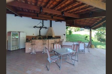 2_photo/94cfaa6d2f.4f01e810a805cb87-ATLAS-bef8f39e-c2a7-49f8-bbf0-d02e8fa40433.jpg de casa à venda com 4 quartos, 650m² em Jardim do Rio Cotia, Cotia