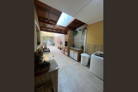 4_photo/94cfaa73b9.07f29284d16cc936-ATLAS-d7fafaec-749b-4460-87dd-3075d24fb4ef.jpg de casa à venda com 3 quartos, 267m² em Jardim Claudio, Cotia