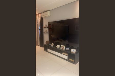 107_photo/94cfaa75bf.0f81dd1a9a4f6ffb-ATLAS-39b8f7af-5651-4e00-a13e-356765215754.jpg de casa à venda com 4 quartos, 370m² em Parque Rincao, Cotia