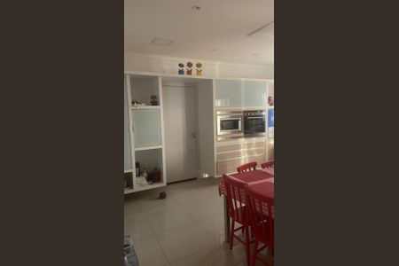 109_photo/94cfaa75bf.0f81dd1a9a4f6ffb-ATLAS-4869a727-8ec1-403a-afcb-d7cfca220389.jpg de casa à venda com 4 quartos, 370m² em Parque Rincao, Cotia