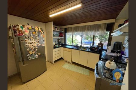 37_photo/94cfaa7813.dd364c596cc82b6f-ATLAS-5f151049-ebed-4a1b-bc2e-eee94a6899b8.jpg de casa à venda com 4 quartos, 385m² em Granja Viana II, Cotia