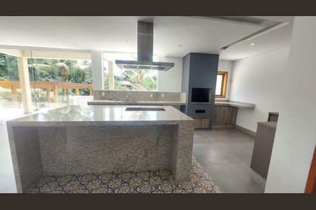 3_photo/94cfaa7e39.bdf1def5ceb5107f-ATLAS-04e142ab-44b6-45a2-aa6e-272dcffe7b99.jpg de casa para alugar com 3 quartos, 358m² em Granja Viana II, Cotia