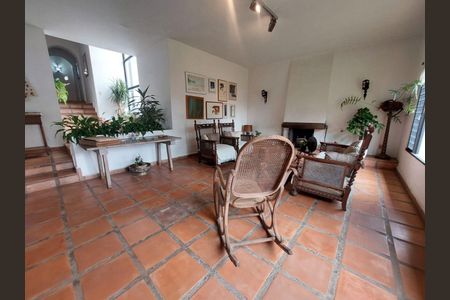 3_photo/94cfaa7e51.96e81d73ac213d8c-ATLAS-0d3546d1-a6fd-4d0d-bdf5-a9c6e7e36856.jpg de casa à venda com 3 quartos, 407m² em Granja Viana II, Cotia