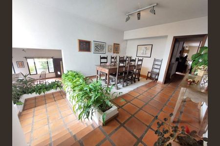 5_photo/94cfaa7e51.96e81d73ac213d8c-ATLAS-6db58fc8-e0da-4f11-94dc-62ac552345b3.jpg de casa à venda com 3 quartos, 407m² em Granja Viana II, Cotia