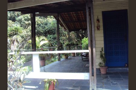 9_photo/94cfaa7f79.c74d3e0c457d7f23-ATLAS-741af47d-2bcf-4407-8d37-1d0f73965aed.jpg de casa à venda com 3 quartos, 300m² em Granja Viana II, Cotia