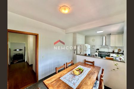 18_photo/94cfaa877b.93b8fa184532727f-ATLAS-efa16a4b-752a-4e9e-9cac-227b407745e7.jpg de casa à venda com 4 quartos, 423m² em Granja Viana II, Cotia