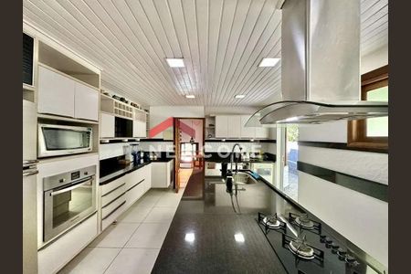 10_photo/94cfaa8a8b.bd6af2d900c57154-ATLAS-bd87ea77-dc3a-4d8c-807b-79ca2e6dd710.jpg de casa à venda com 3 quartos, 473m² em Algarve, Cotia