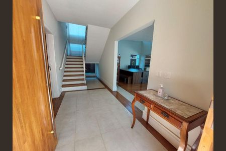 4_photo/94cfaa932f.8e927f3430f5a69c-ATLAS-32e28609-c951-4abb-aa8f-04182edaee20.jpg de casa de condomínio à venda com 3 quartos, 450m² em Cemucam, Cotia