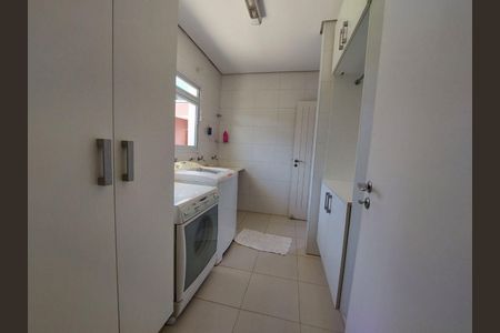 22_photo/94cfaa932f.8e927f3430f5a69c-ATLAS-b8fa44a3-17a4-452f-b200-993464b3c2aa.jpg de casa de condomínio à venda com 3 quartos, 450m² em Cemucam, Cotia