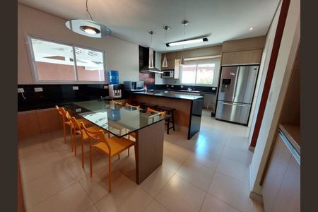 10_photo/94cfaa932f.8e927f3430f5a69c-ATLAS-c6b6c5f7-d4a6-461d-a7b2-cb62eb3a48e9.jpg de casa de condomínio à venda com 3 quartos, 450m² em Cemucam, Cotia