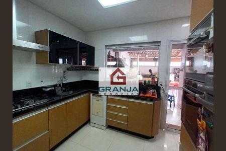 2_photo/94cfaa94b5.2f15d505e37c7ac5-ATLAS-8b4becf3-fece-4708-a51e-100b407624a1.jpg de casa de condomínio à venda com 3 quartos, 180m² em Jardim Passargada I, Cotia