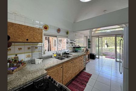 27_photo/94cfaa94b7.ceff8192393c33de-ATLAS-10103ba5-59fe-46cd-80a4-7fe5ff2d2ba8.jpg de casa à venda com 3 quartos, 309m² em Jardim Passargada I, Cotia