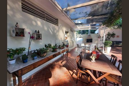 9_photo/94cfaa95e7.9eecf551d6c01c31-ATLAS-3c45fb22-b552-494f-add8-5fb43fe4561e.jpg de casa à venda com 3 quartos, 290m² em Vila Santo Antonio de Carapicuiba, Cotia