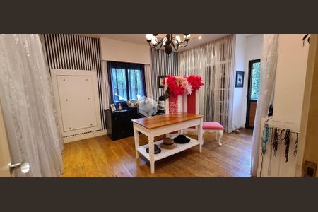 25_photo/94cfaa9a4d.e98ed2530eefd725-ATLAS-e296f21a-cbd8-4be0-a7c9-7bd36c3e96a7.jpg de casa à venda com 3 quartos, 900m² em Jardim Mediterraneo, Cotia