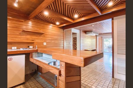 3_photo/94cfaa9c4f.a9ad82c0a29b9a19-ATLAS-c33fa878-a1cb-4a12-bd2a-2b01bf2be786.jpg de casa de condomínio à venda com 4 quartos, 500m² em Parque Silvino Pereira, Cotia