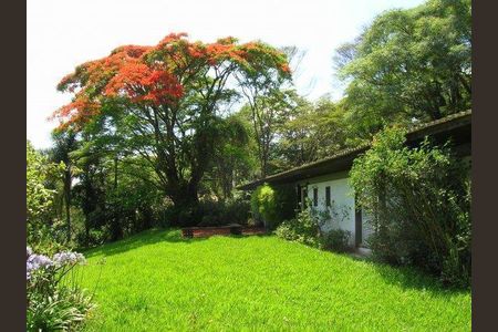 3_photo/94cfaa9d9f.74dbc9aa7d3e0758-ATLAS-08b9bac3-b68b-452b-bac9-44a30f02eca4.jpg de casa de condomínio à venda com 4 quartos, 385m² em Parque Silvino Pereira, Cotia