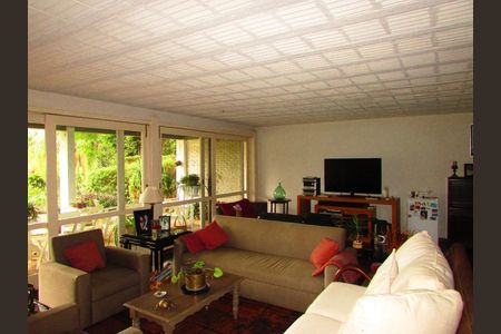 12_photo/94cfaa9d9f.74dbc9aa7d3e0758-ATLAS-21baf22d-a237-4f17-88ab-4ef2ceeb7c97.jpg de casa de condomínio à venda com 4 quartos, 385m² em Parque Silvino Pereira, Cotia