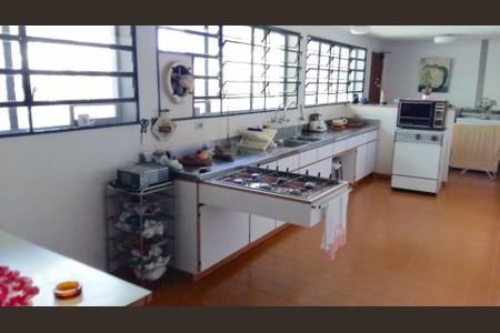 2_photo/94cfaa9d9f.74dbc9aa7d3e0758-ATLAS-364e0556-3f00-49a3-ad77-32dee1c66ea6.jpg de casa de condomínio à venda com 4 quartos, 385m² em Parque Silvino Pereira, Cotia